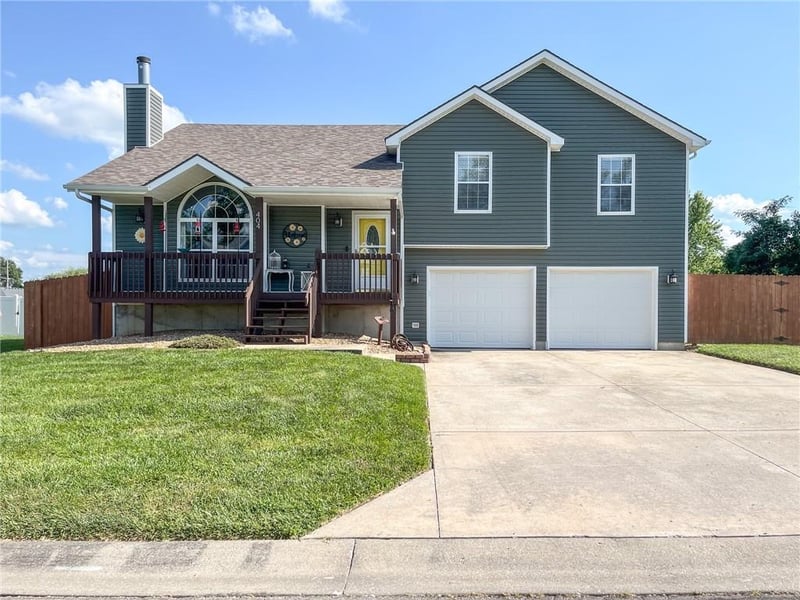 404 Colony Ave, East Lynne, MO 64743