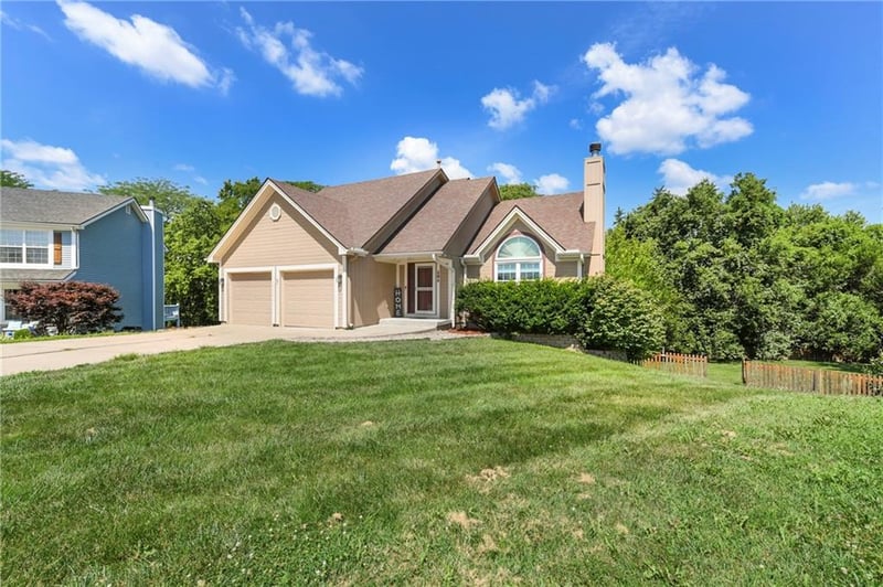 604 Hawthorne Pl, Liberty, MO 64068