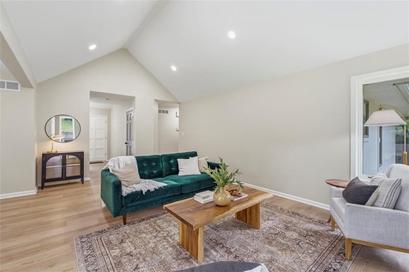 219 Redwood Ct, Lee's Summit, MO 64064