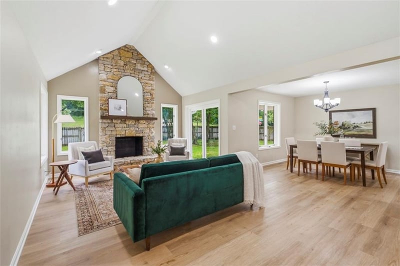 219 Redwood Ct, Lee's Summit, MO 64064