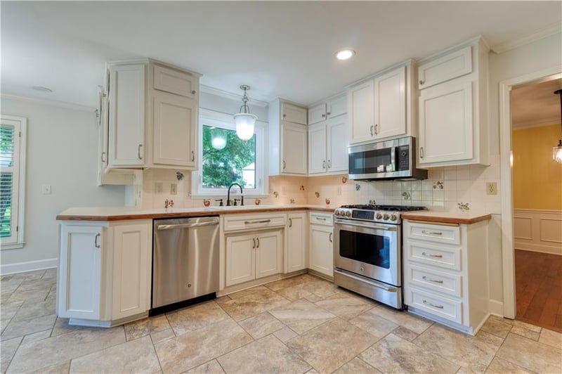 8115 W 115th Ter, Overland Park, KS 66210