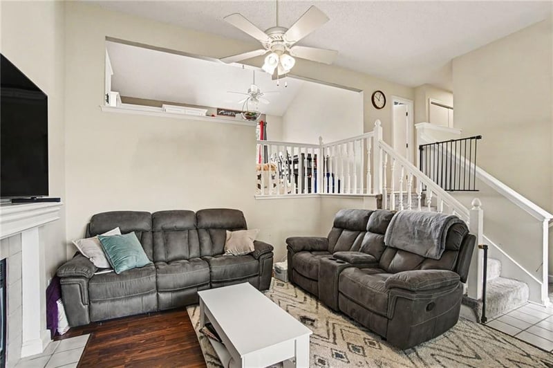 201 Cross Creek Dr, Grain Valley, MO 64029