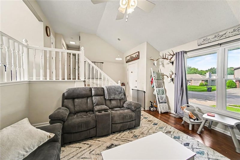 201 Cross Creek Dr, Grain Valley, MO 64029