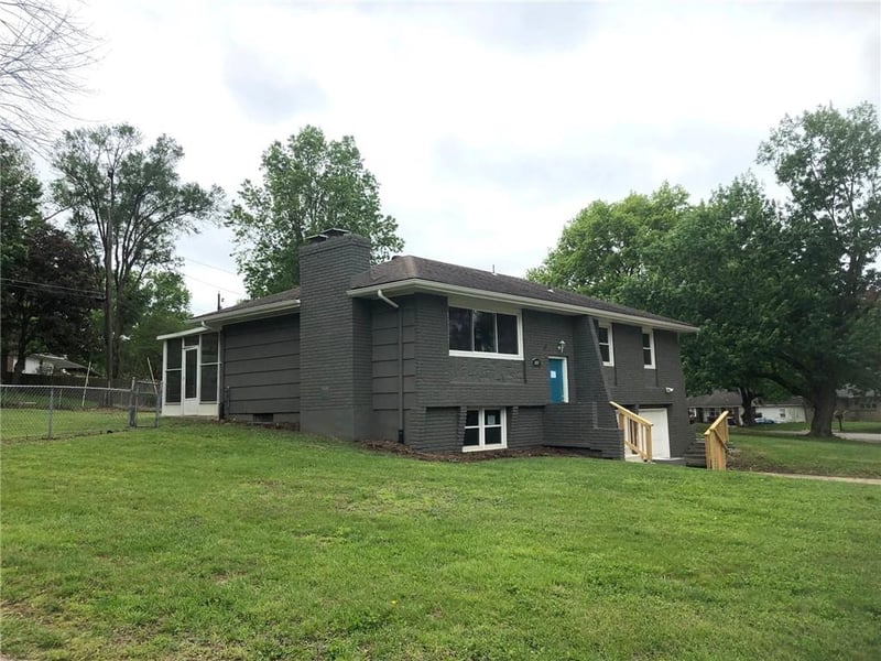 908 14th St Ter, Blue Springs, MO 64015