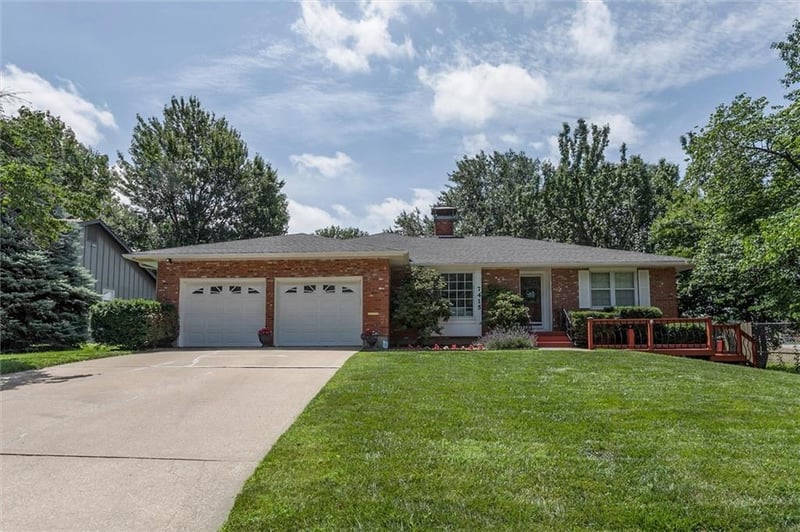 7415 74th St, Overland Park, KS 66204
