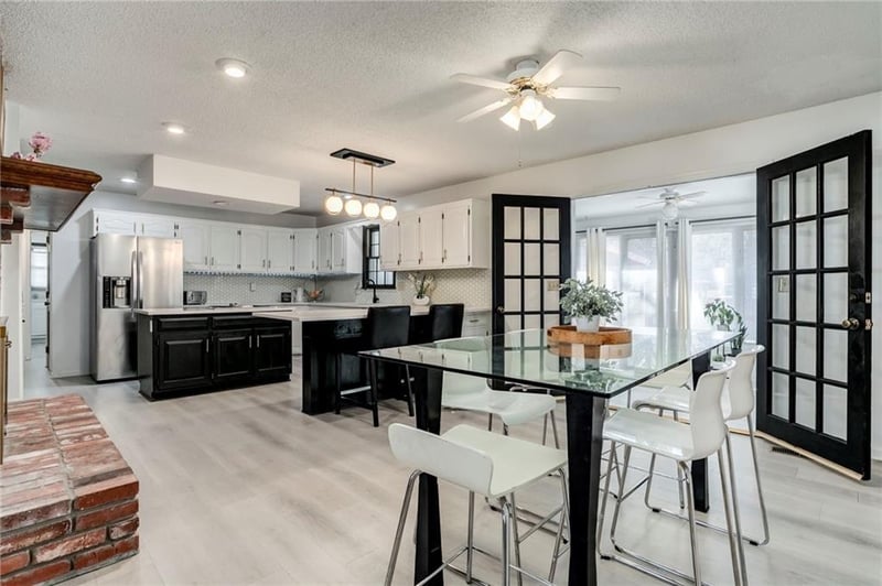 7415 74th St, Overland Park, KS 66204