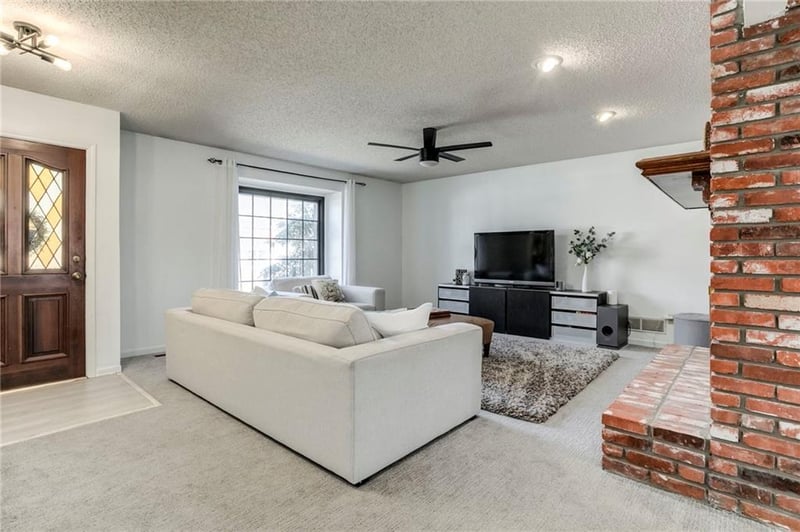 7415 74th St, Overland Park, KS 66204