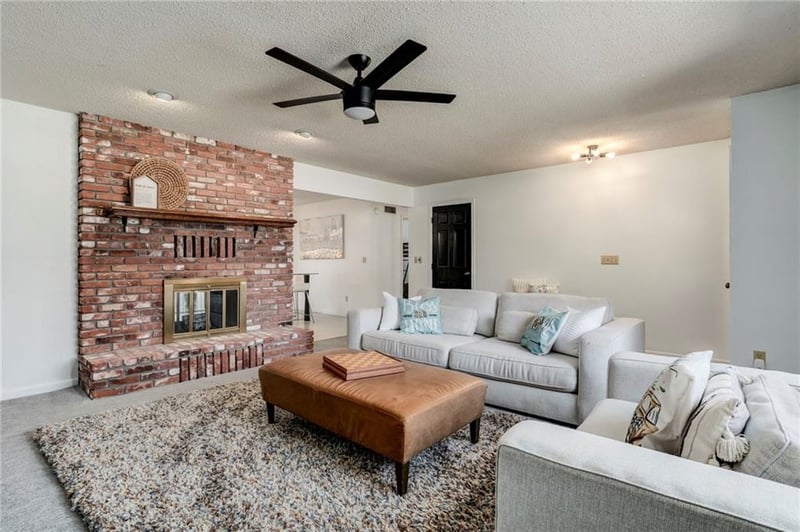 7415 74th St, Overland Park, KS 66204