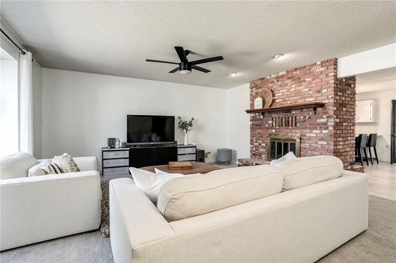 7415 74th St, Overland Park, KS 66204