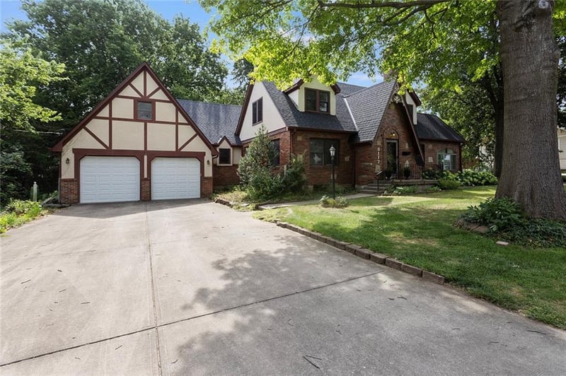 8117 Craig St, Overland Park, KS 66204