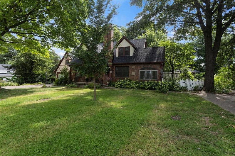 8117 Craig St, Overland Park, KS 66204