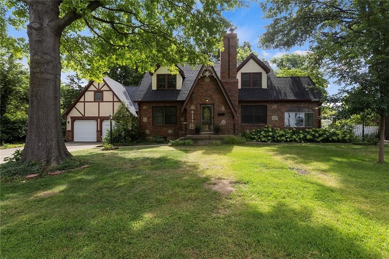 8117 Craig St, Overland Park, KS 66204