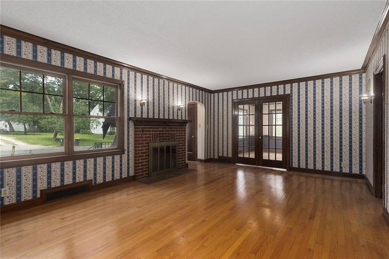 8117 Craig St, Overland Park, KS 66204