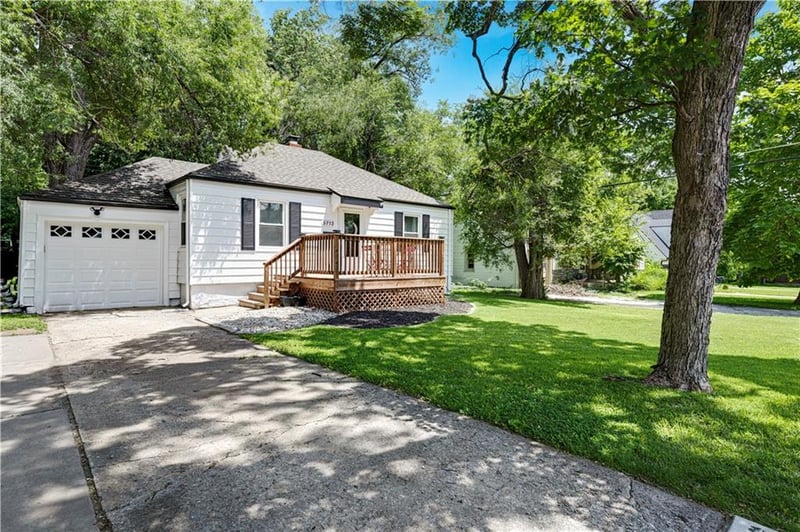 5712 55th St, Mission, KS 66202