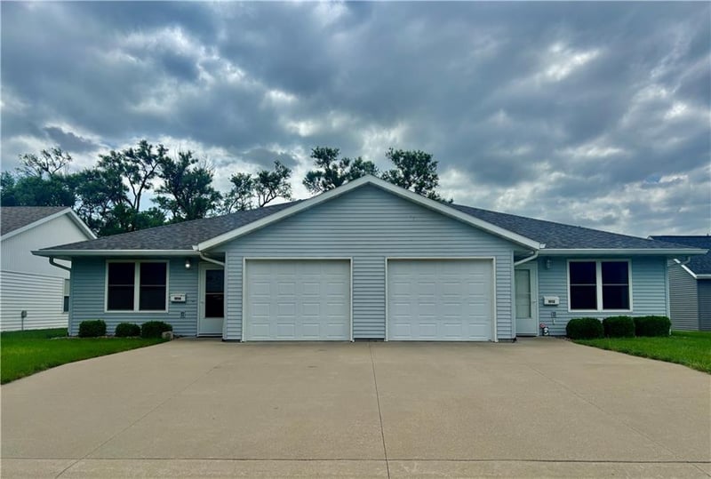 1012 E 5th St, Maryville, MO 64468