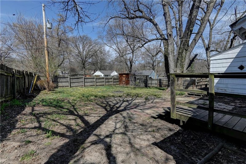 5300 Sycamore Dr, Roeland Park, KS 66205