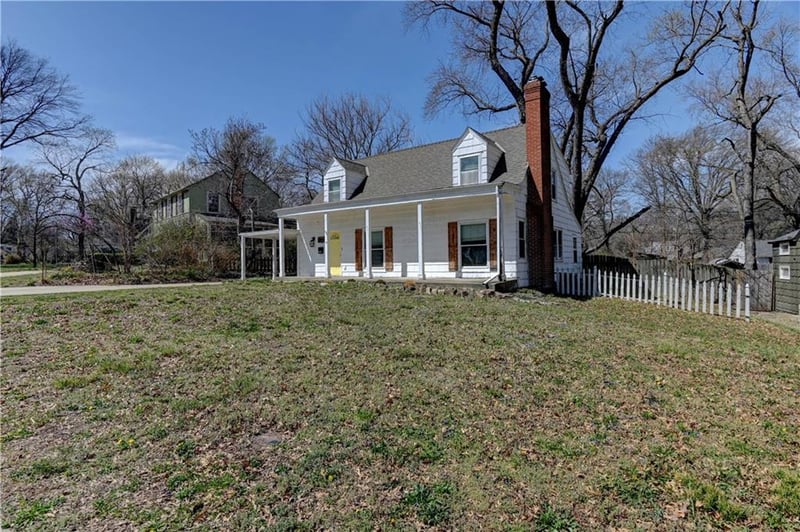 5300 Sycamore Dr, Roeland Park, KS 66205