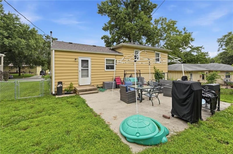 4400 NE Sunnybrook Ln, Kansas City, MO 64117