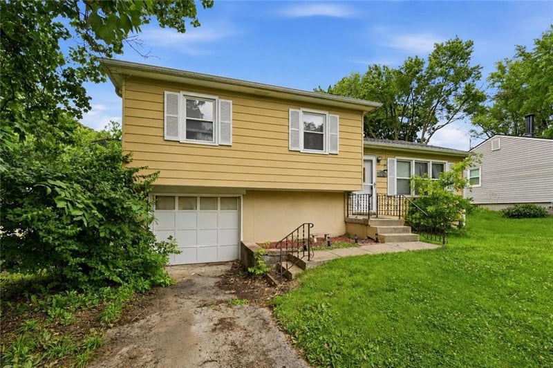 4400 NE Sunnybrook Ln, Kansas City, MO 64117