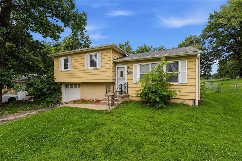 4400 NE Sunnybrook Ln, Kansas City, MO 64117