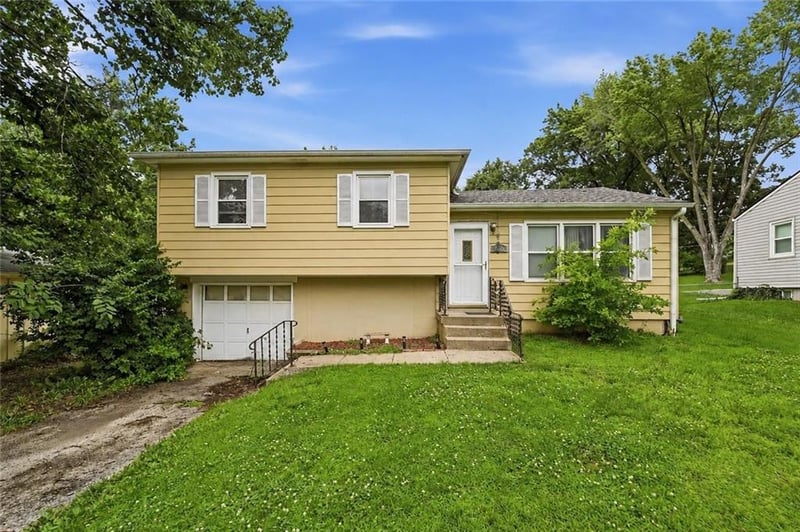4400 NE Sunnybrook Ln, Kansas City, MO 64117