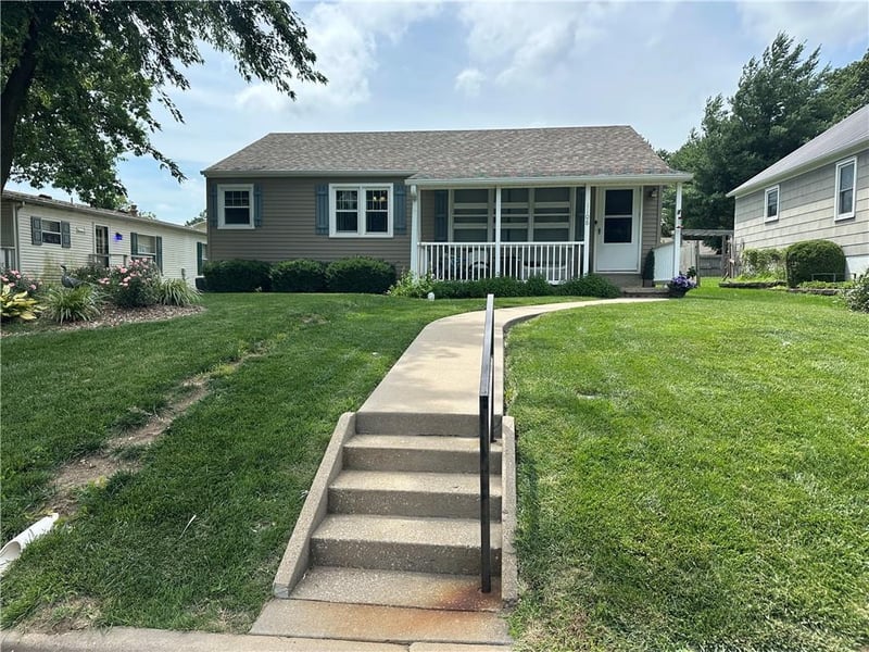 1108 Walnut St, Higginsville, MO 64037