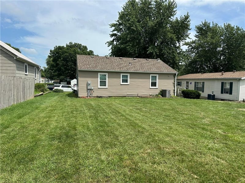 1108 Walnut St, Higginsville, MO 64037