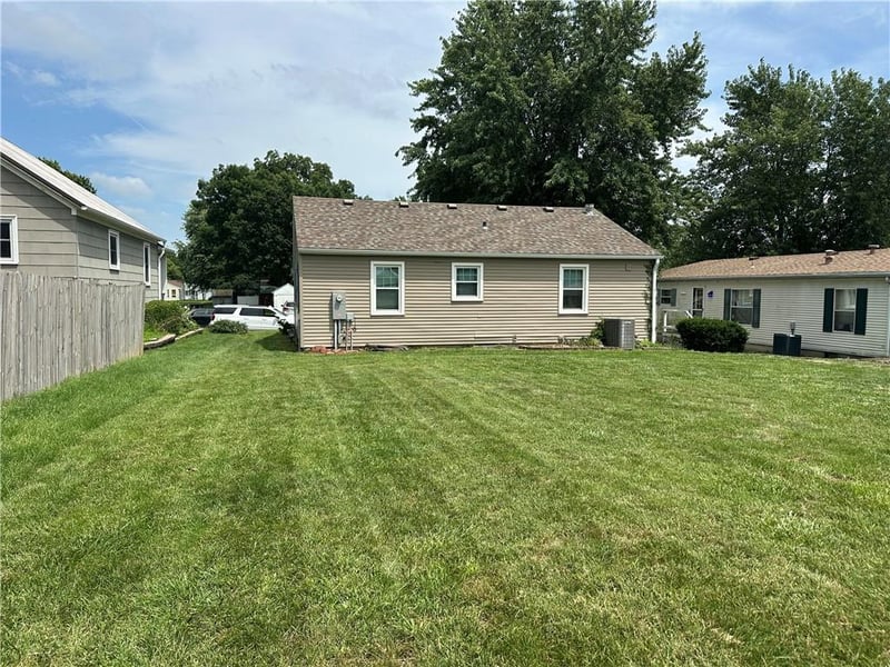 1108 Walnut St, Higginsville, MO 64037