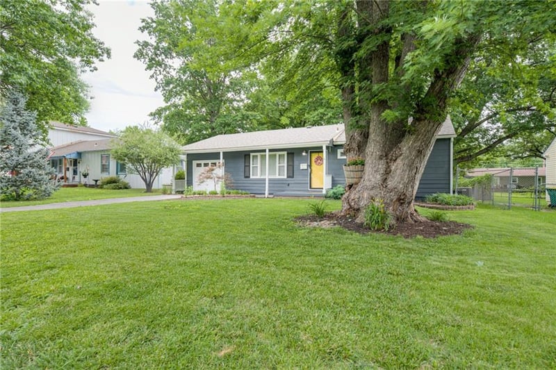 7323 Maple St, Overland Park, KS 66204