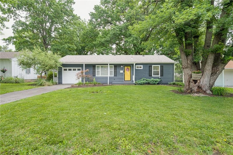 7323 Maple St, Overland Park, KS 66204