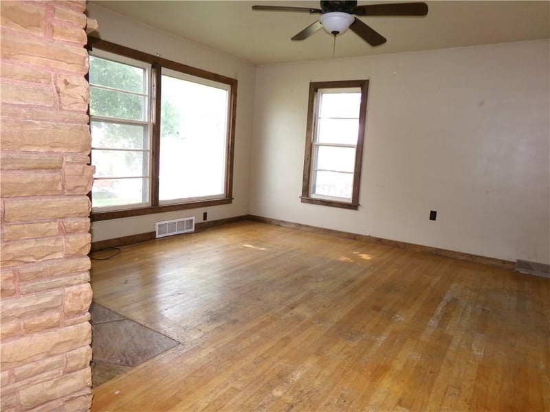 303 27th St, Lexington, MO 64067