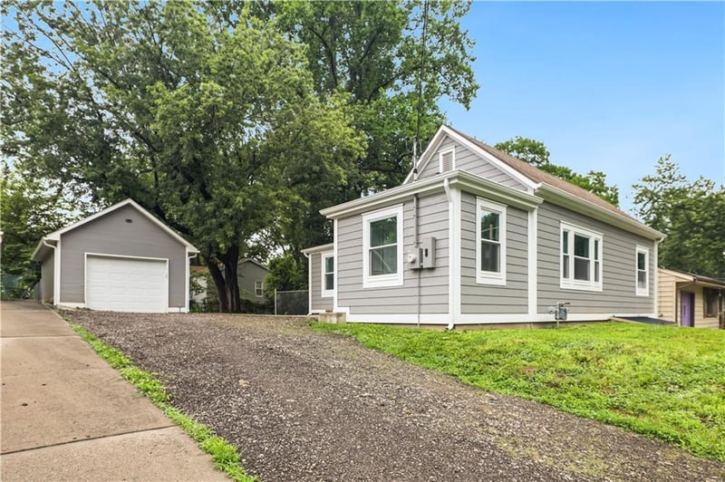 602 4th St, Weston, MO 64098