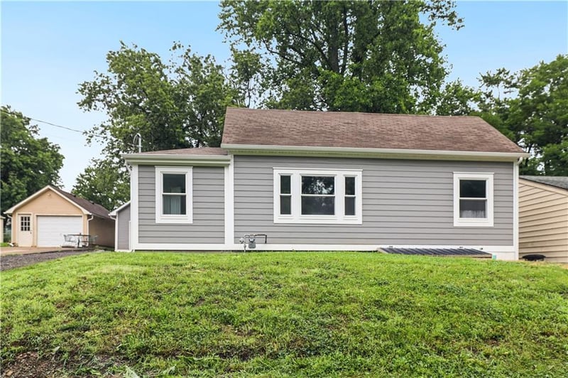 602 4th St, Weston, MO 64098