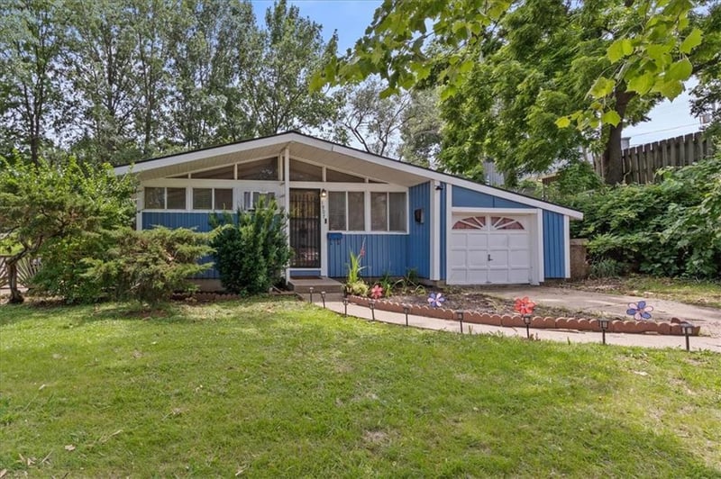 1907 57th St, Gladstone, MO 64118