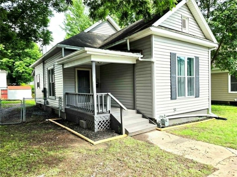 903 Oak St, Pittsburg, KS 66762