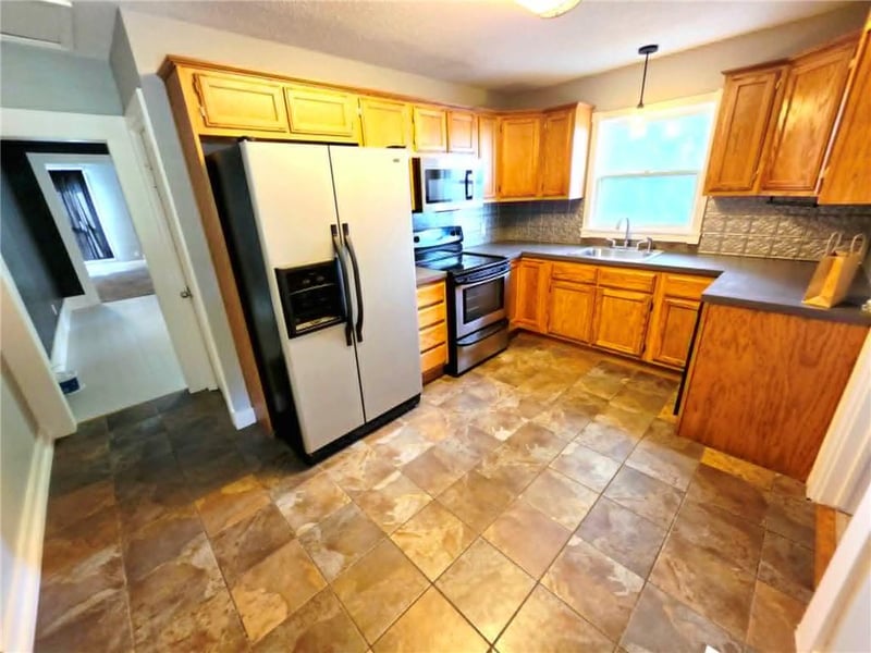 903 Oak St, Pittsburg, KS 66762