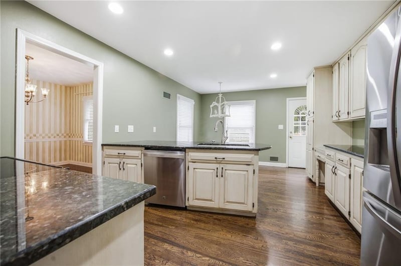 7419 Booth St, Prairie Village, KS 66208