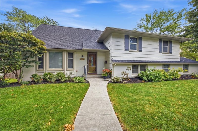 7419 Booth St, Prairie Village, KS 66208