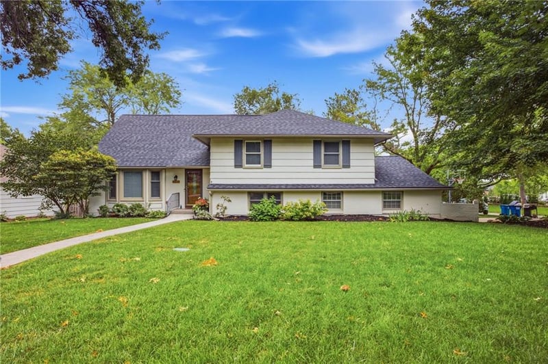 7419 Booth St, Prairie Village, KS 66208