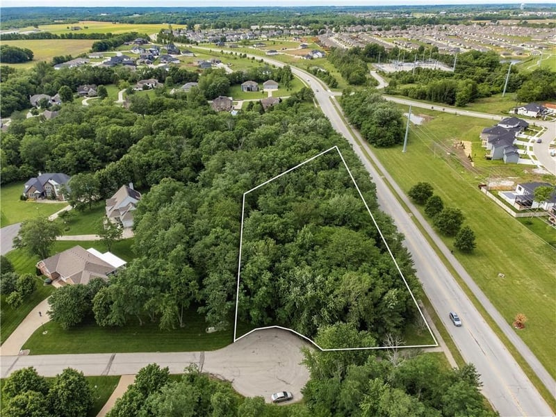 802 Willow Ridge Dr, Blue Springs, MO 64014