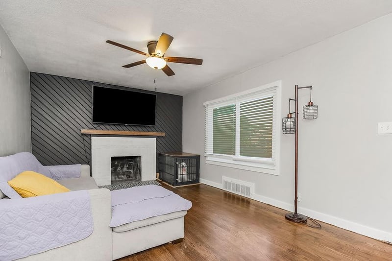 5228 Nieman Rd, Shawnee, KS 66203
