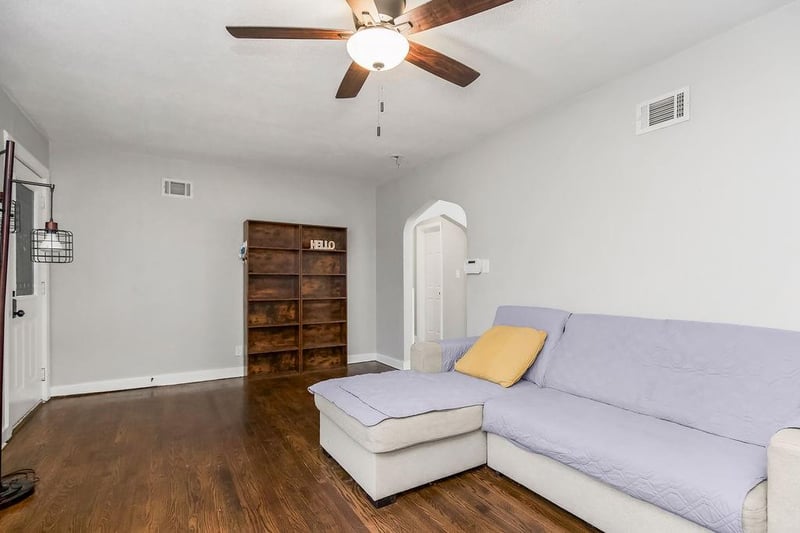5228 Nieman Rd, Shawnee, KS 66203
