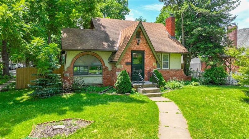 3715 Gladstone Blvd, Kansas City, MO 64123