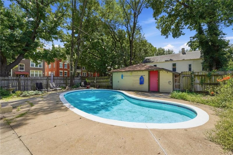 3715 Gladstone Blvd, Kansas City, MO 64123