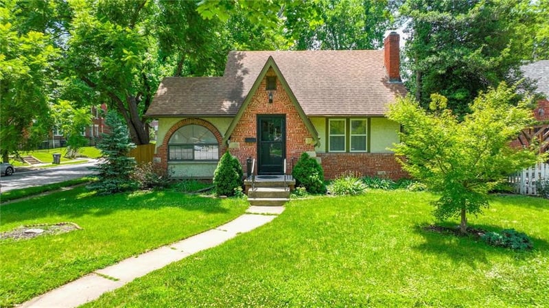 3715 Gladstone Blvd, Kansas City, MO 64123