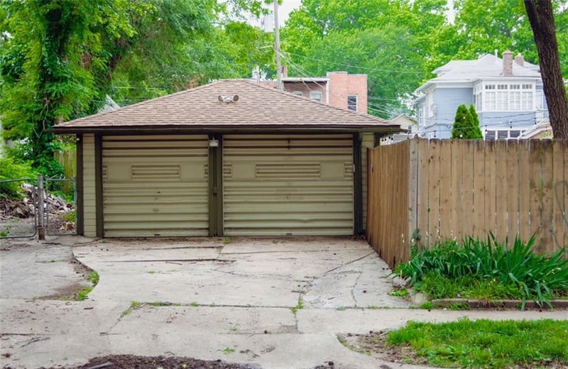 3715 Gladstone Blvd, Kansas City, MO 64123