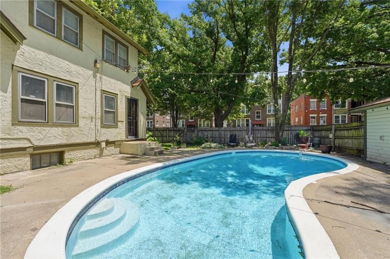 3715 Gladstone Blvd, Kansas City, MO 64123
