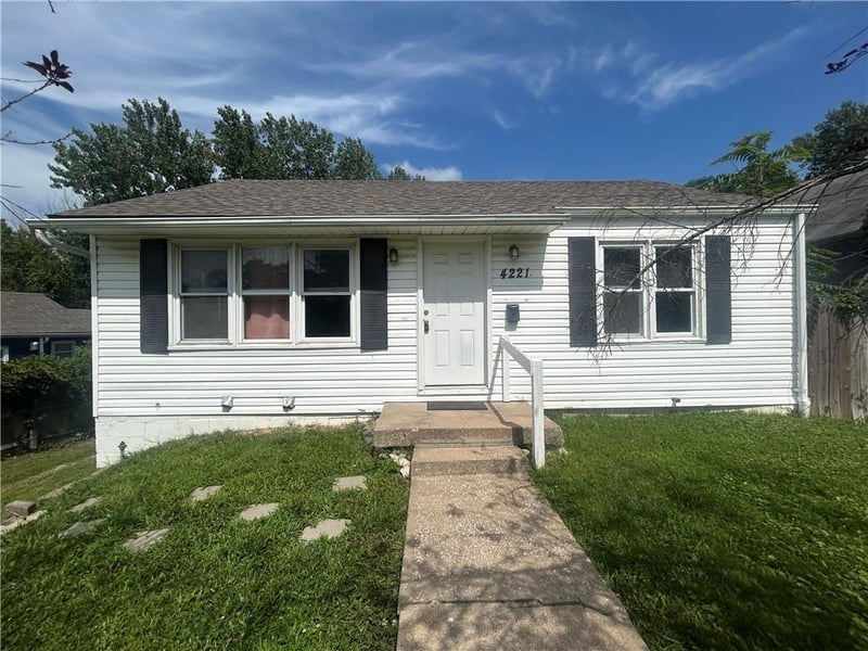 4221 Spruce Ave, Kansas City, MO 64130