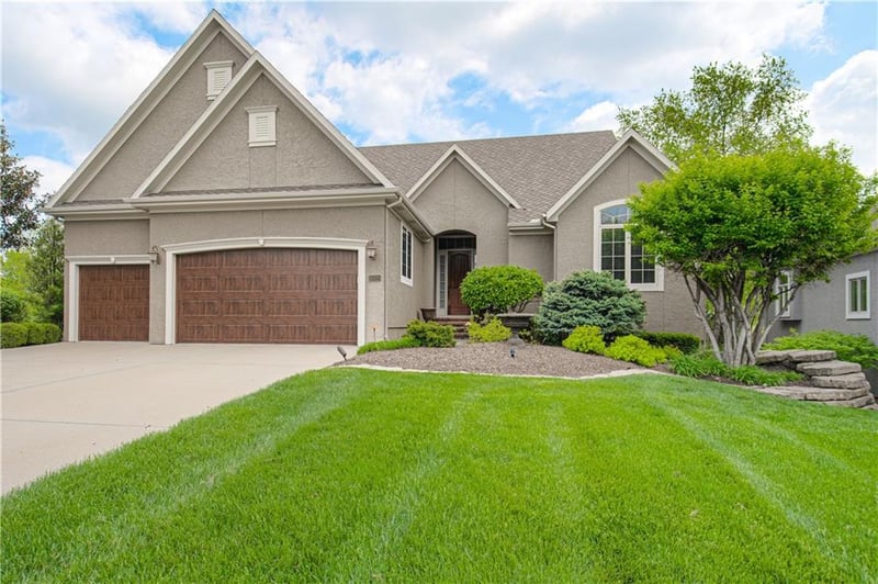 10320 W 142nd St, Overland Park, KS 66221