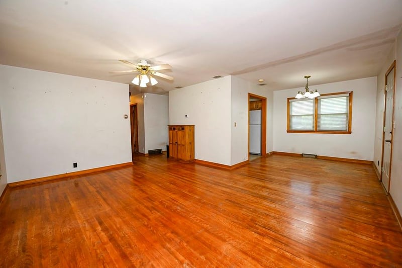 5714 Tracy Ave, Gladstone, MO 64118